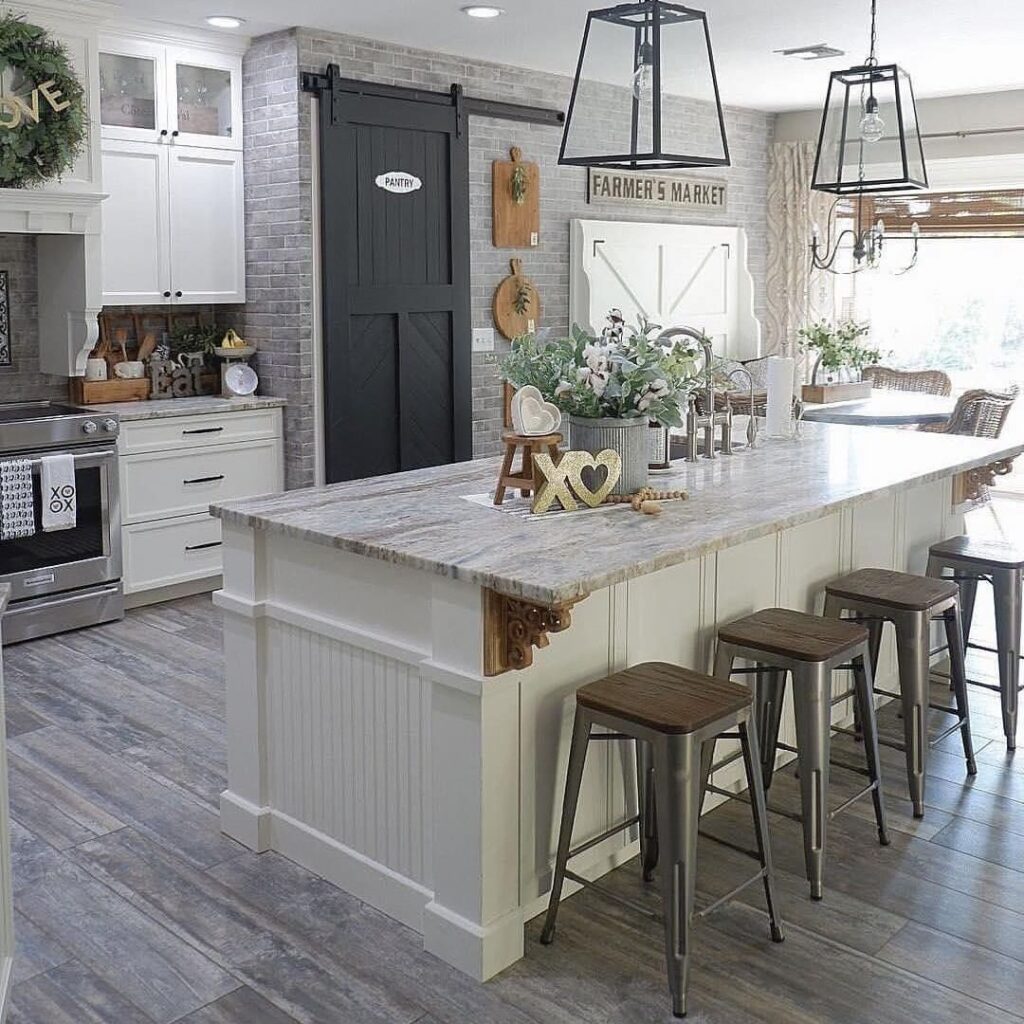 Farmhouse kitchen, neutral colors, fall decor