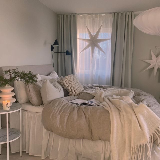 White bedroom with star decorations