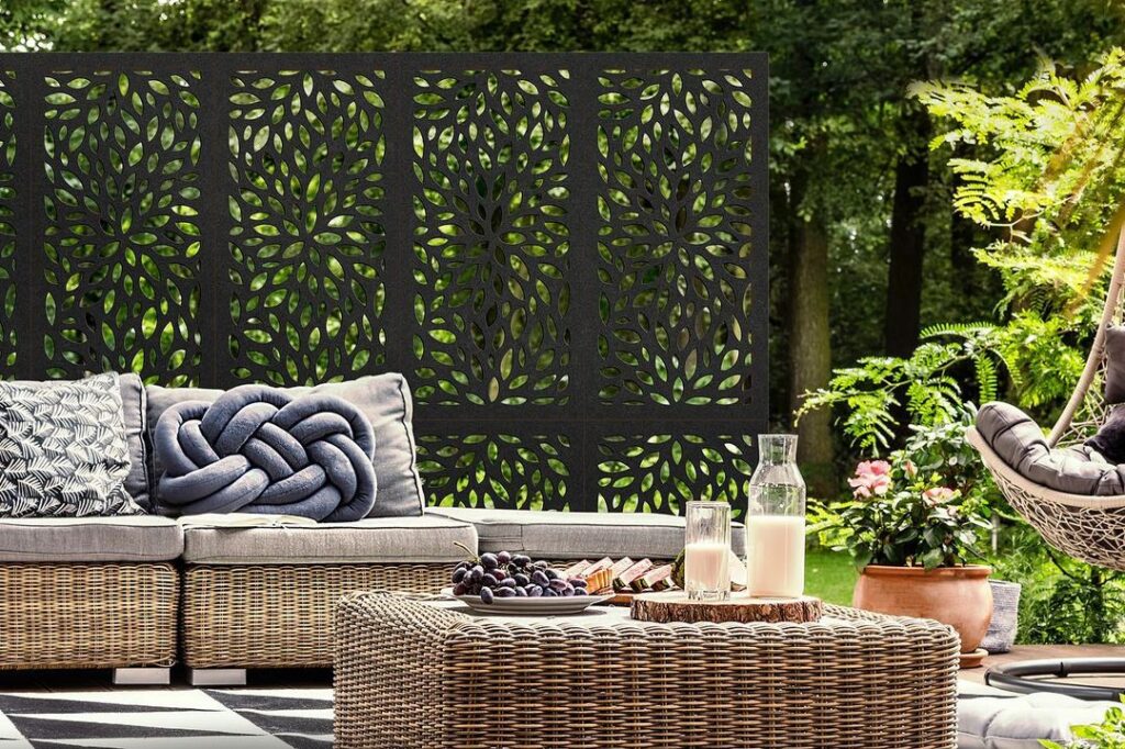 Outdoor seating area with decorative leaf-patterned screen