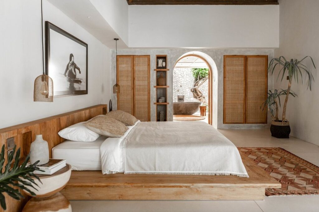 Boho-chic bedroom, natural textures, arched doorway