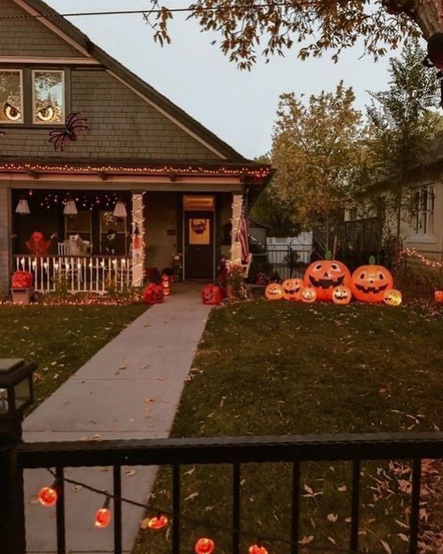 House decorated with Halloween pumpkins and lights