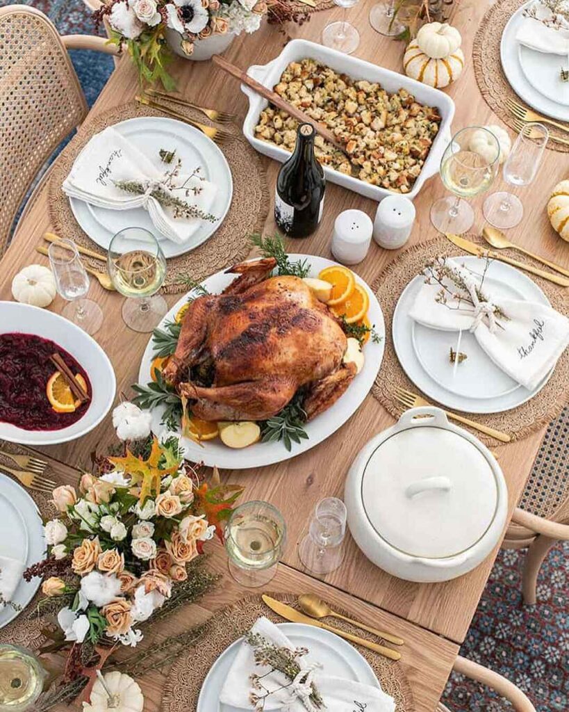 Elegant Thanksgiving table with turkey and decorations