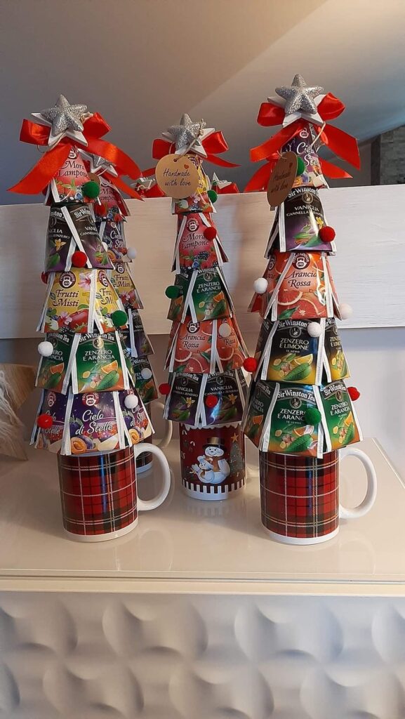 Mugs with tea bag Christmas trees