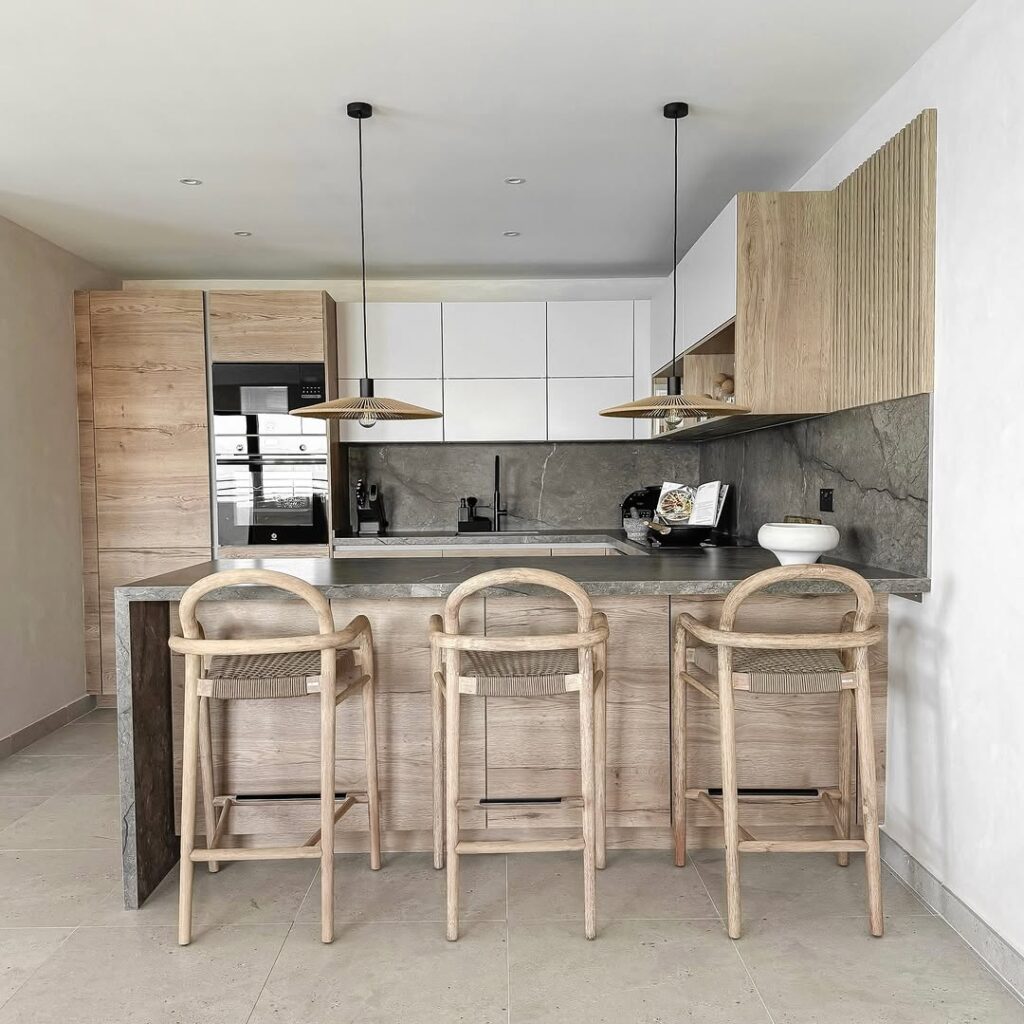 Kitchen with stone backsplash and wooden bar stools