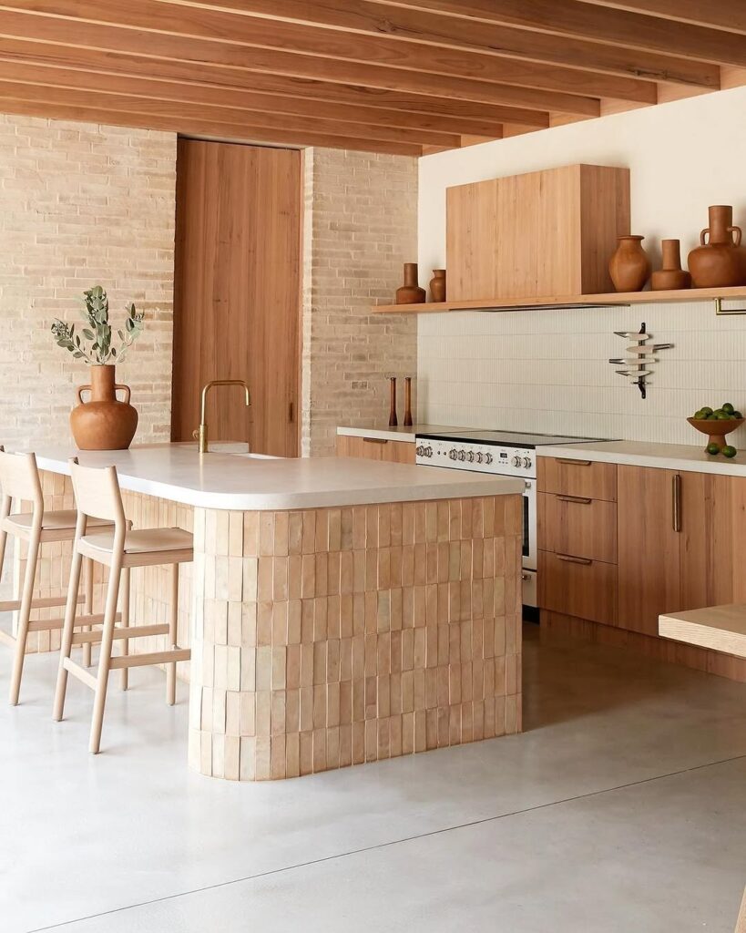 Kitchen with terracotta accents and wooden ceiling beams